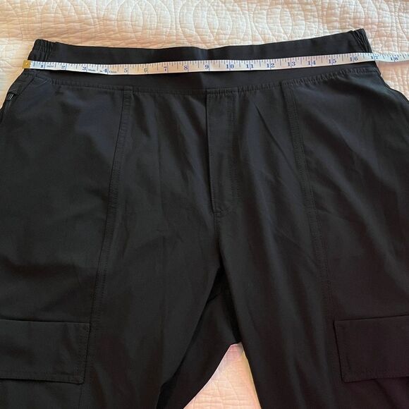 Athleta Chelsea Utility Jogger Sz 12 Black Cargo Gym Mid-Rise Stretch Athleisure - Picture 12 of 15